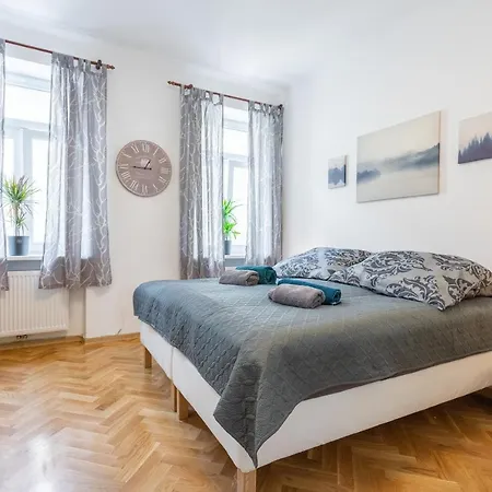 revLIVING Primus und Secundus Eggenburg - Garten - Netflix - Disney Plus - Nespresso Exterior foto