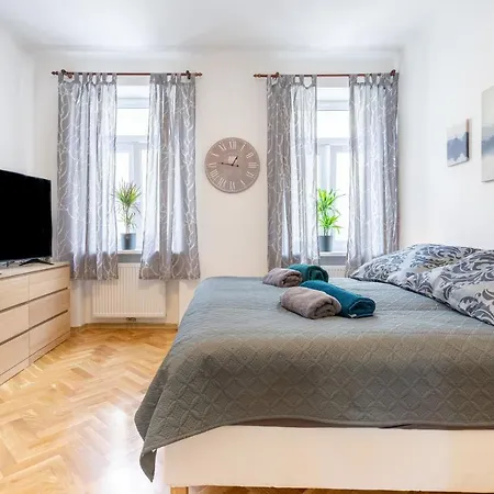 revLIVING Primus und Secundus Eggenburg - Garten - Netflix - Disney Plus - Nespresso Exterior foto
