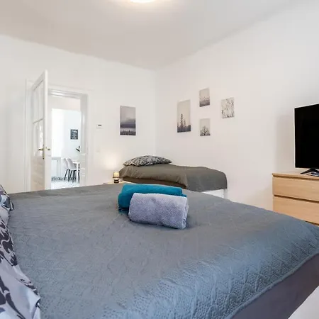 revLIVING Primus und Secundus Eggenburg - Garten - Netflix - Disney Plus - Nespresso Exterior foto