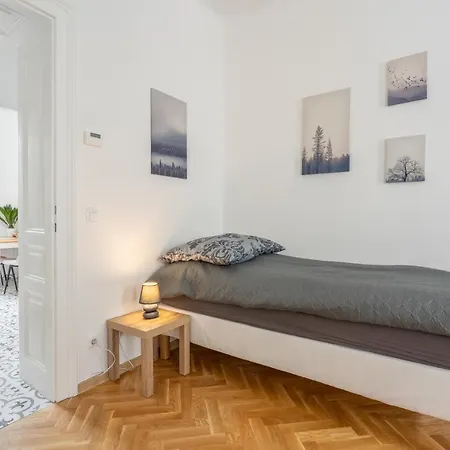 revLIVING Primus und Secundus Eggenburg - Garten - Netflix - Disney Plus - Nespresso Exterior foto