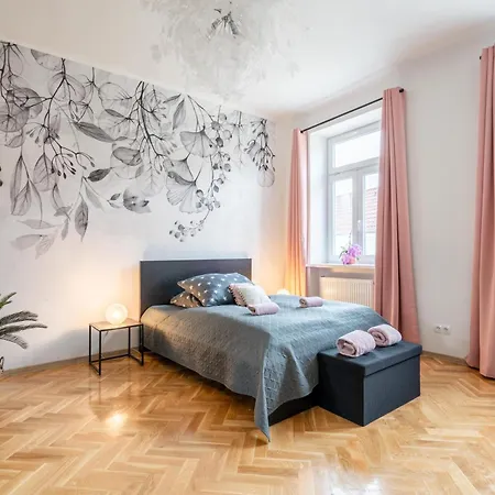 revLIVING Primus und Secundus Eggenburg - Garten - Netflix - Disney Plus - Nespresso Exterior foto