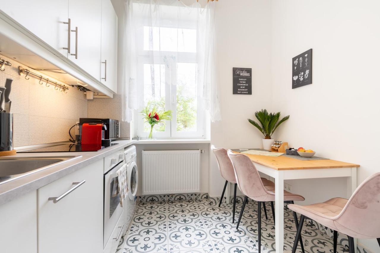 Revliving Primus Und Secundus - Garten - Netflix - - Nespresso Apartment