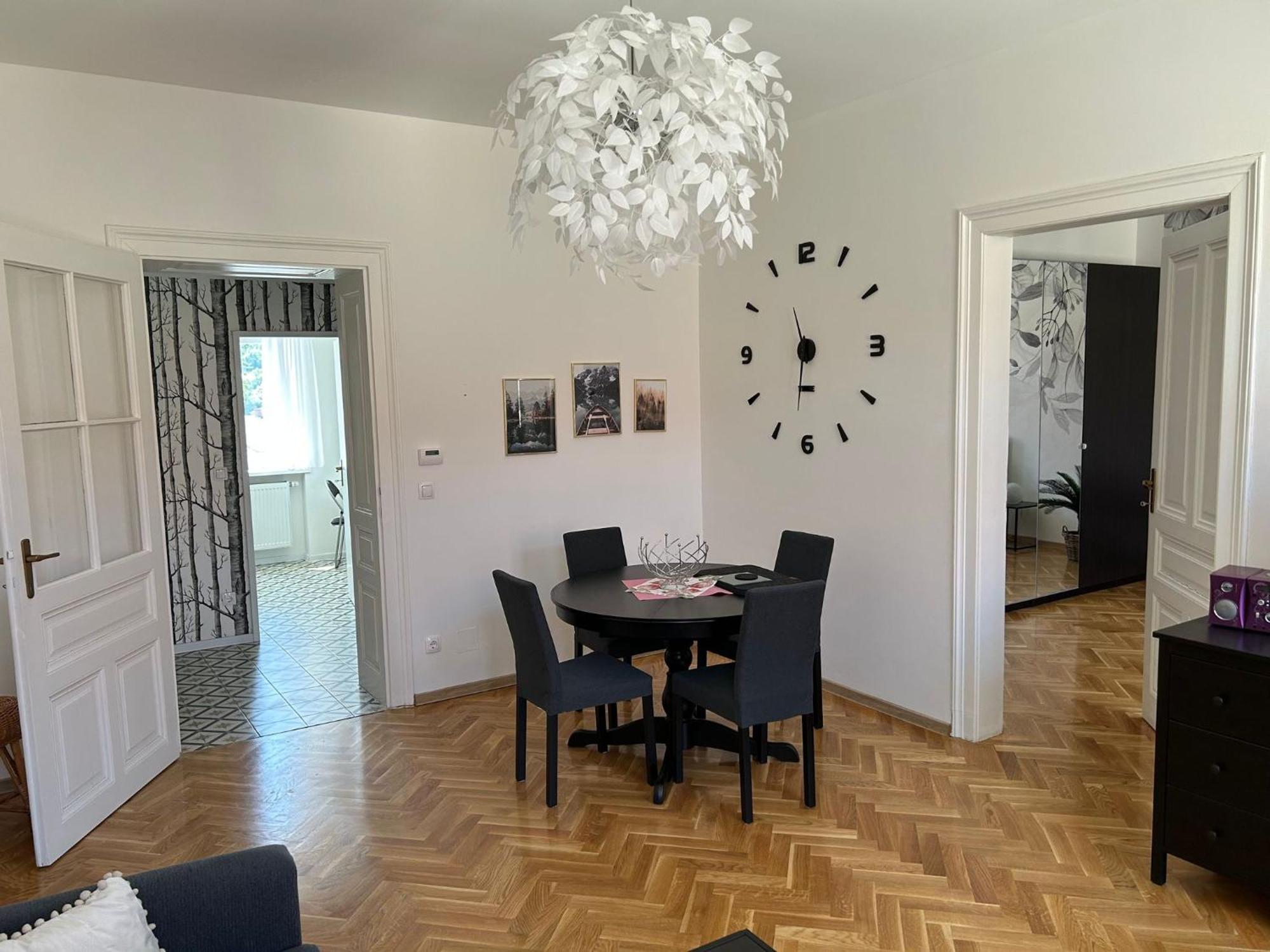 Revliving Primus Und Secundus - Garten - Netflix - - Nespresso Apartment *