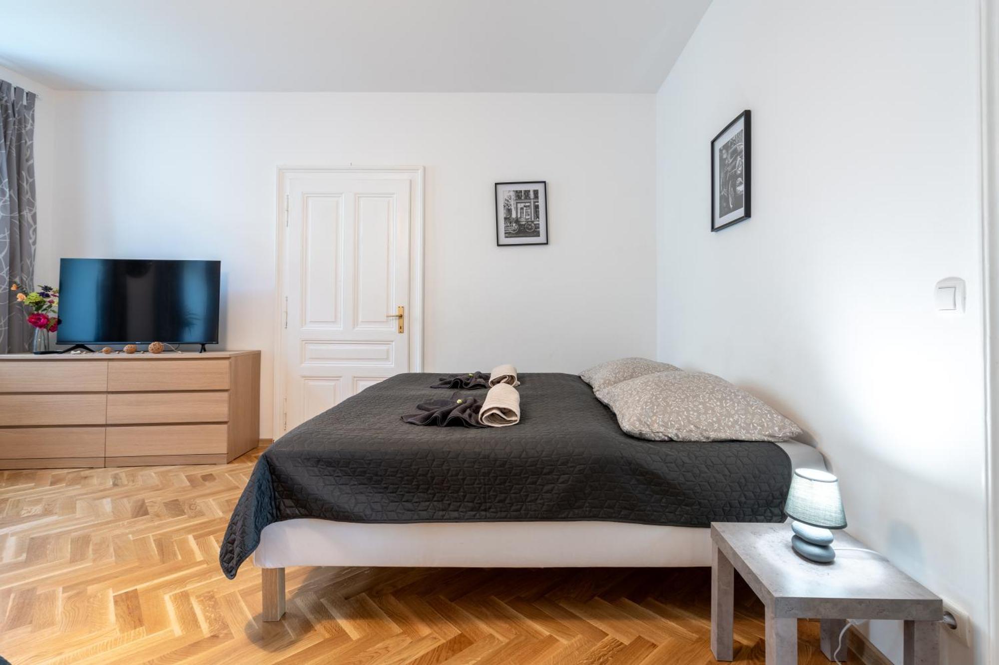 Revliving Primus Und Secundus - Garten - Netflix - - Nespresso