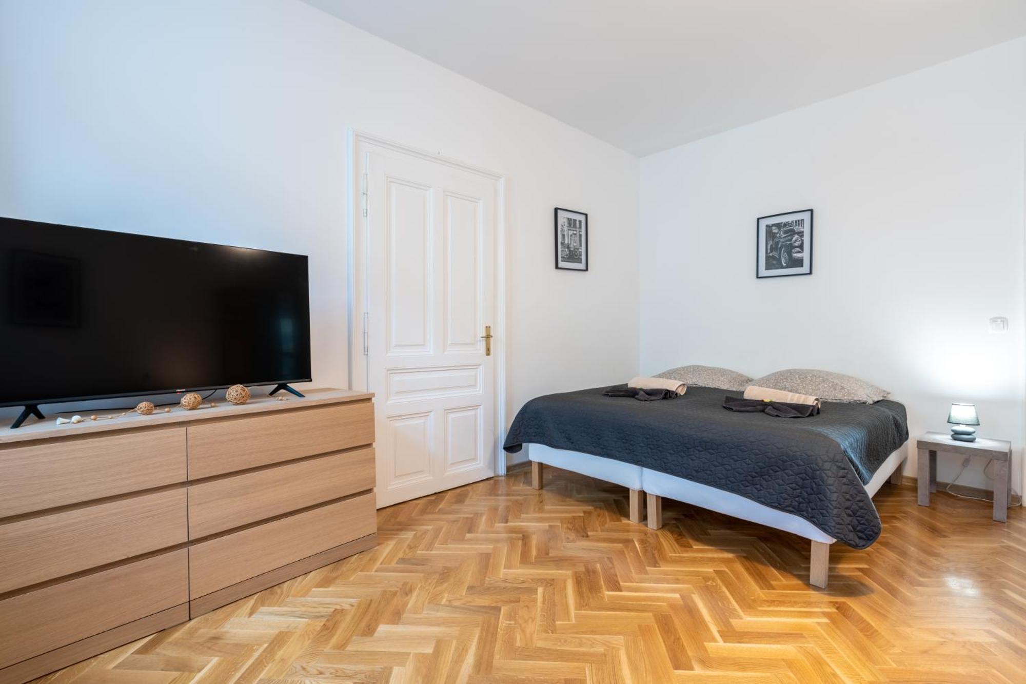 Revliving Primus Und Secundus - Garten - Netflix - - Nespresso * Eggenburg